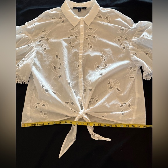 Marc New York Collard White Leaf Embroidered Blouse w/ Bell Sleeves. - Picture 7 of 9